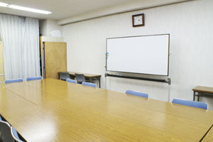 西前小学校コミュニティハウス会議室の写真
