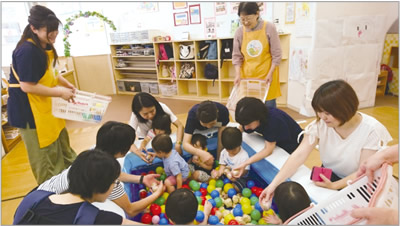 親と子のつどいの広場写真