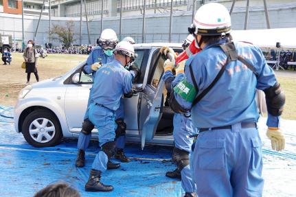是橫濱市綜合防災訓練的樣子。