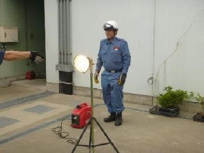 ภาพของการฝึกการผลิตไฟฟ้าโคมไฟสาดแสงการจัดการพกพา