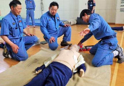 การฝึก AED การสวม
