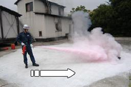 火が弱まってきたら、少しずつ近づきます。