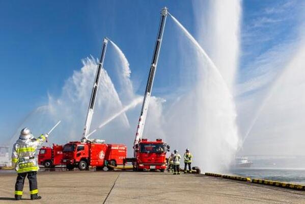 一斉放水の様子