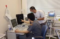 Hospital que entrena con la Yokohama-shi primeros auxilios trabajo estación