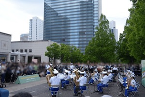 スターウォーズデイの演奏写真、グランモール公園で実施
