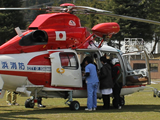Eu movo, e pessoas feridas é carregada ao Iwate Prefectural centre Hospital por um helicóptero da posse de Agência de Fogo por Iwate Prefectural Kamaishi Hospital