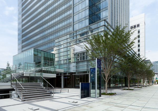 みなとみらいグランドセントラルタワー　低層部外観