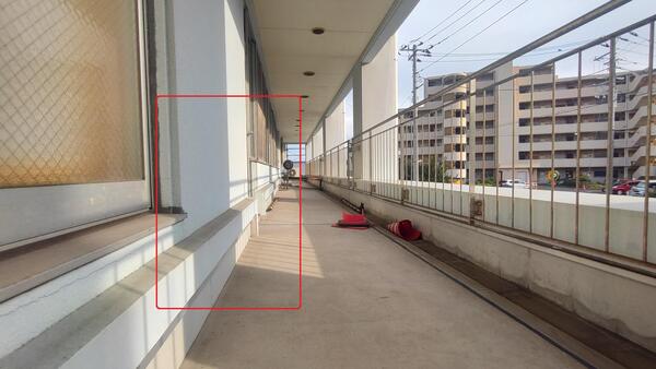 室外機の設置前（２階バルコニー）