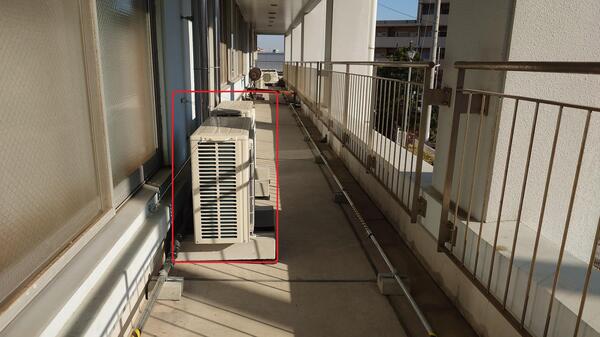室外機の設置後（２階バルコニー）