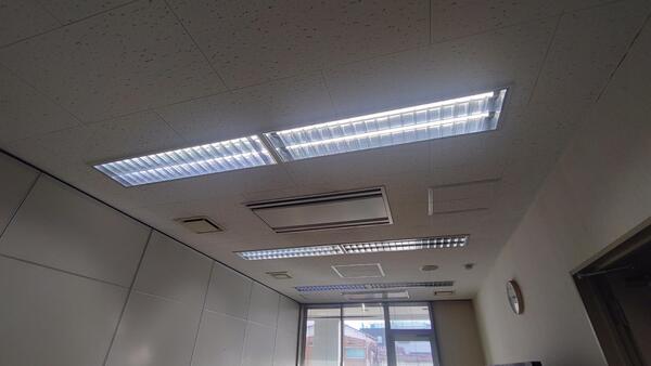 室内機の改修前（会議室）