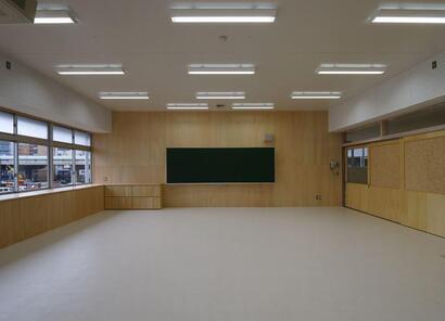 Quang cảnh bên trong trường tiểu học Minato Mirai Honmachi