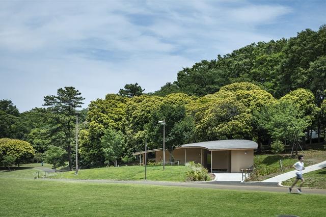 根岸森林公園トイレ外観の写真