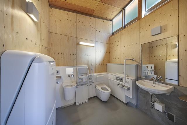 多機能トイレ内観の写真