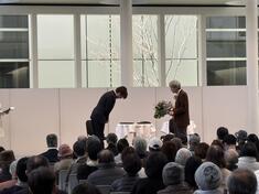 2026年3月11日平山マイスターから花束贈呈