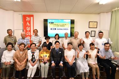 Ảnh tập thể của mọi người tại Cuộc họp trao đổi Minna no Shokudo Quận 4