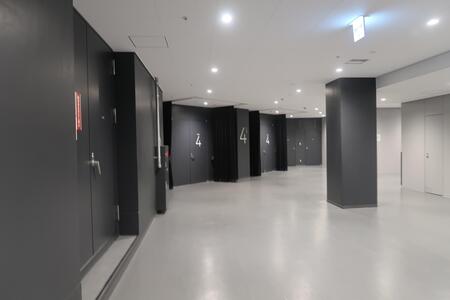 ロッカールームからアリーナへの導線の様子