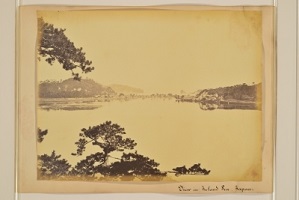 金沢八景の九覧亭から野島（左奥）を望む