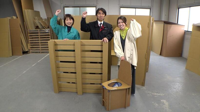 画像：ダンボール加工製品会社を訪れたナビゲーター