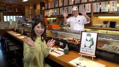 画像：商店街でお寿司を堪能するナビゲーター