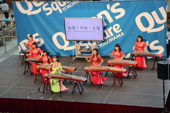 中国の楽器こそうの演奏の写真