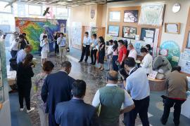 横浜市内施設を視察する様子の写真