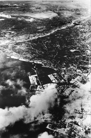 上空からみた京浜工業地帯