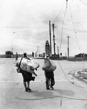花園橋際を歩く