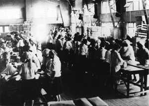 学校工場となった共進国民学校