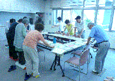 竹踏み足裏マッサージ実施の様子