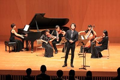 Ryuichi Kawamura và dàn nhạc