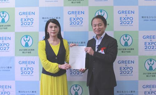 神部区長より回答書を受け取る小林代表