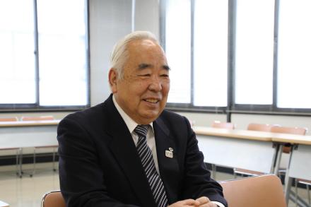 Chairman Shiraishi with a smile