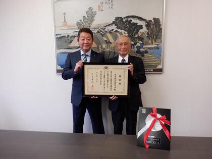 Chụp ảnh kỷ niệm cùng Chủ tịch Sakuma