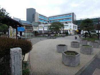 สวนสาธารณะเทะนโนะเชียวหน้าสถานี