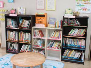 Higashi-Takigashira Nursery School lends picture books.