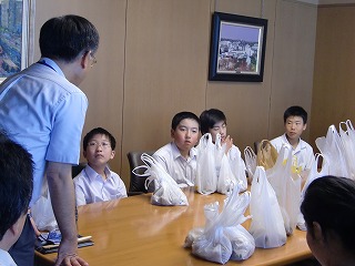 区長のあいさつ場面