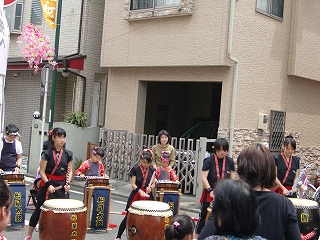 松尾太鼓の子どもたちが体いっぱいに使って太鼓を叩いてイベントを盛り上げてくれました♪