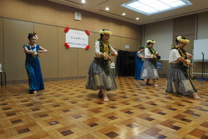 ⑤フラダンス　マカナ・アロハ＆クウホア