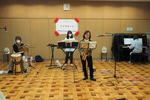 ⑥楽器演奏　グルンパ