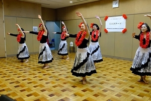 ⑨フラダンス　横浜カ・レイロケラ二フラスタジオ