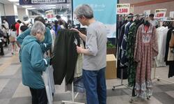 婦人服の販売