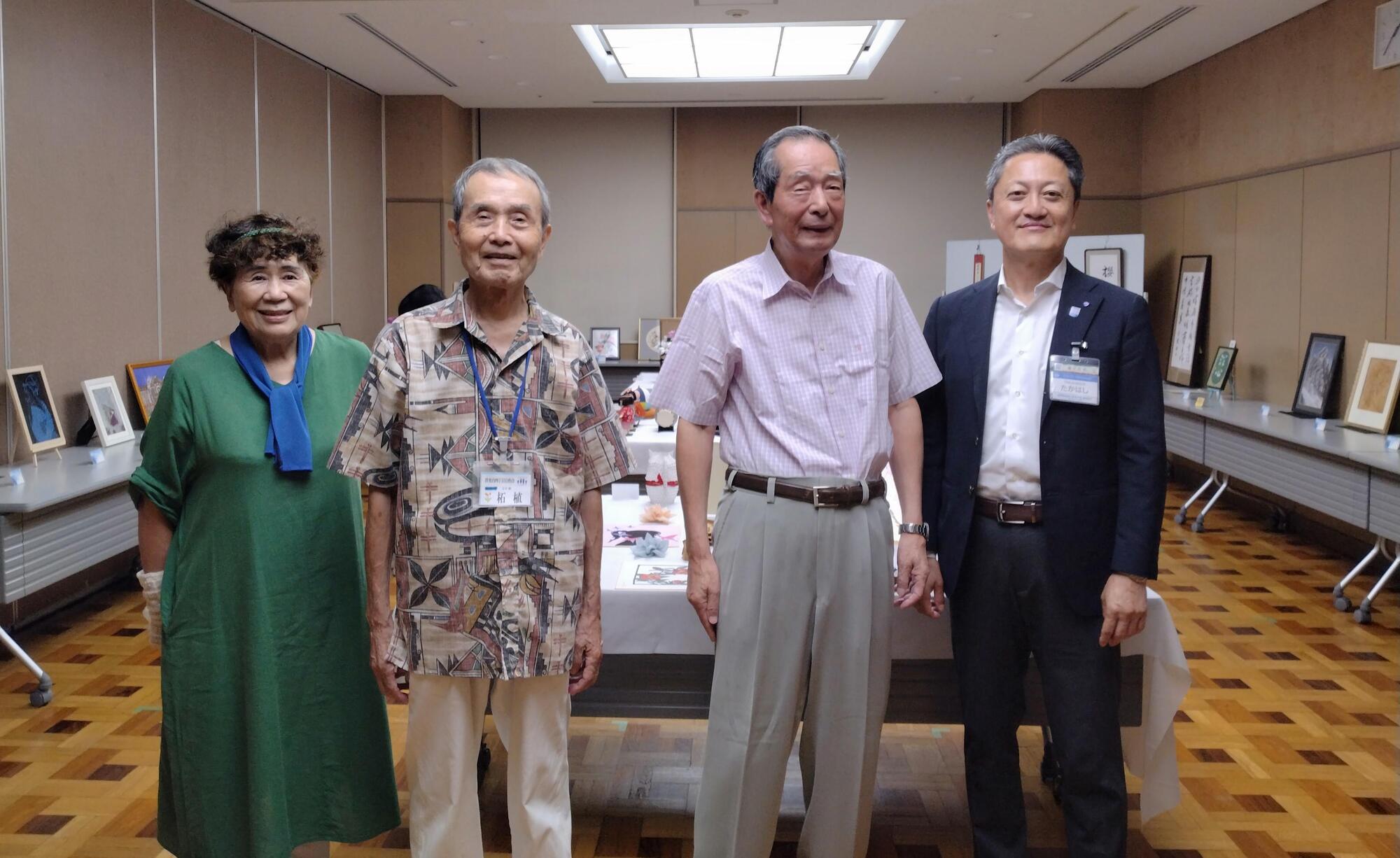 主催者メンバーと区長で記念撮影