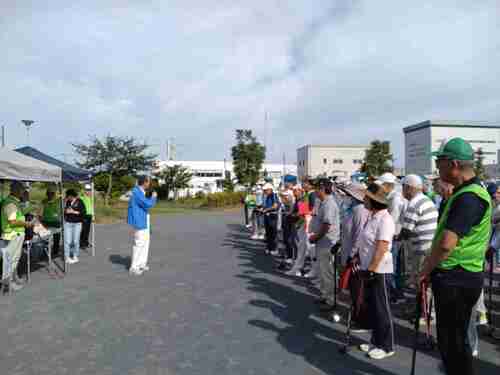 開会式で主催者挨拶する様子