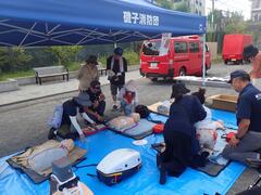 救急救命講習をする様子