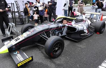フォーミュラカー搭乗体験