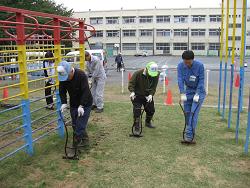 地元の方々がエアレーションをしている写真
