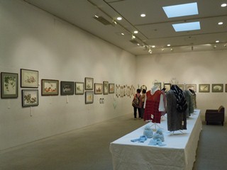 Photographs of handicrafts and pressed flower exhibition