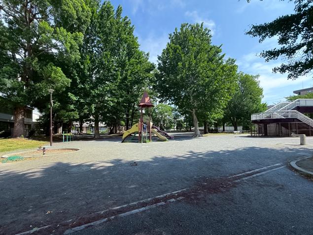 平川町公園　全景南側