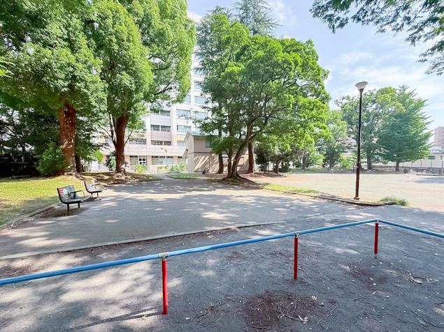 平川町公園　全景北側