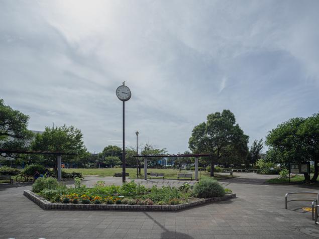 星野町公園　パーゴラのある風景